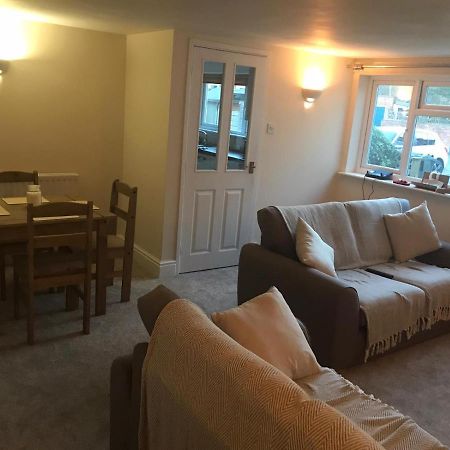 9 Bromleys Court Villa Чърч Стретън Екстериор снимка