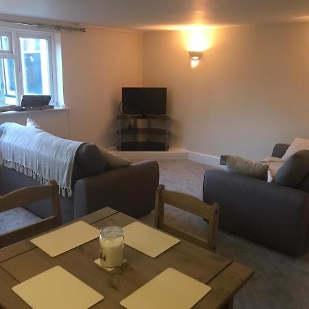 9 Bromleys Court Villa Чърч Стретън Екстериор снимка
