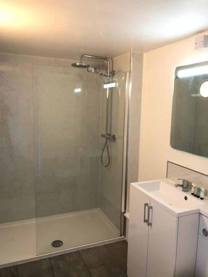 9 Bromleys Court Villa Чърч Стретън Екстериор снимка